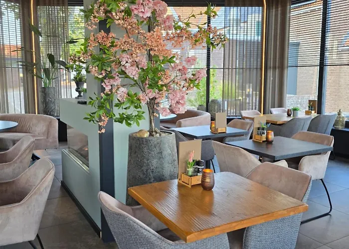 Отель Baron Frits Кессель